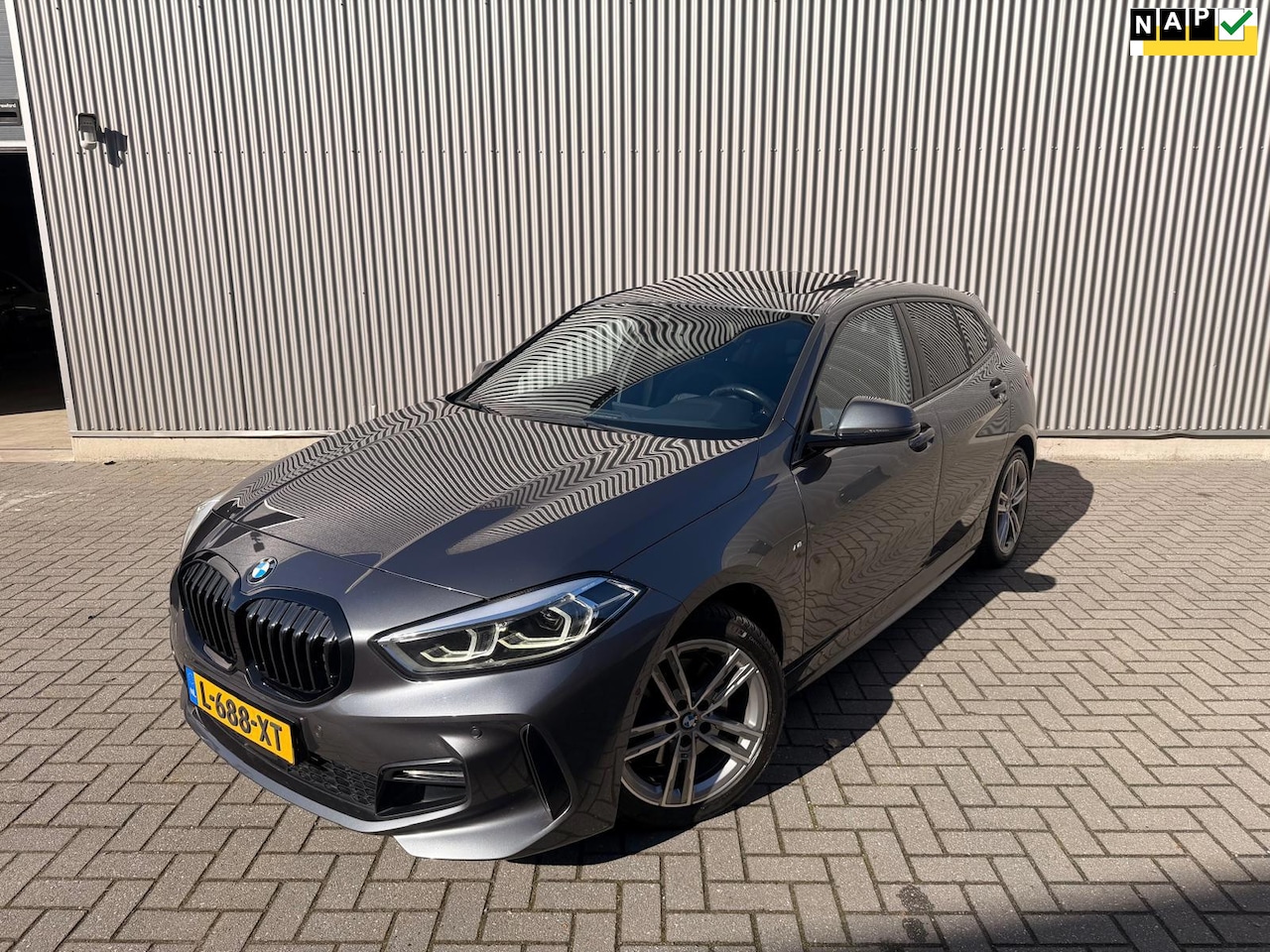 BMW 1-serie - 118i Business Edition M-Pakket|Spoiler|Carplay|NAP - AutoWereld.nl