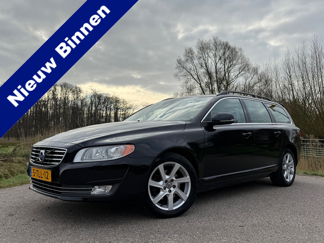 Volvo V70 - 1.6 T4 Nordic+ | 2e Eigenaar | Leder | Nieuwe Distributie | Bi-Xenon | Navi | Trekhaak | C - AutoWereld.nl
