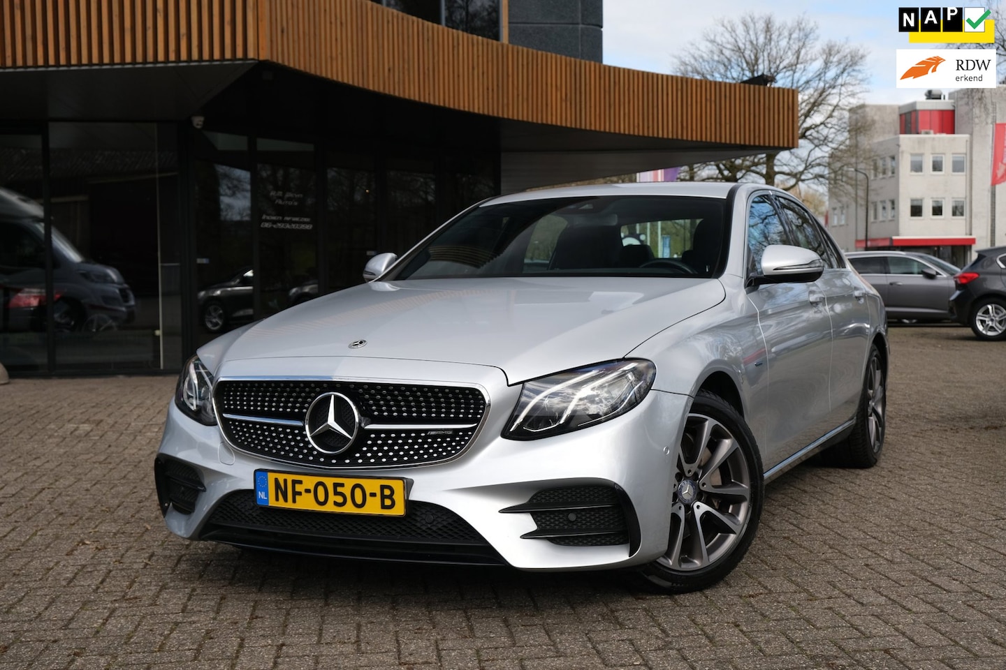 Mercedes-Benz E-klasse - 350 e Lease Edition|Luchtvering|Carplay+AndroidAuto|Camera|Sfeer - AutoWereld.nl