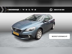 Volvo V40 Cross Country - 1.6 T4 Momentum | RTI Navigatie | Bluetooth | Parkeersensoren | Stoelverwarming | Trekhaak