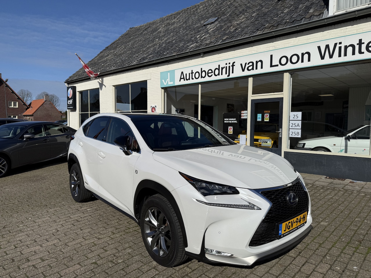 Lexus NX - 300h AWD F Sport Line Keyless entry + starten, Navigatiesysteem - AutoWereld.nl
