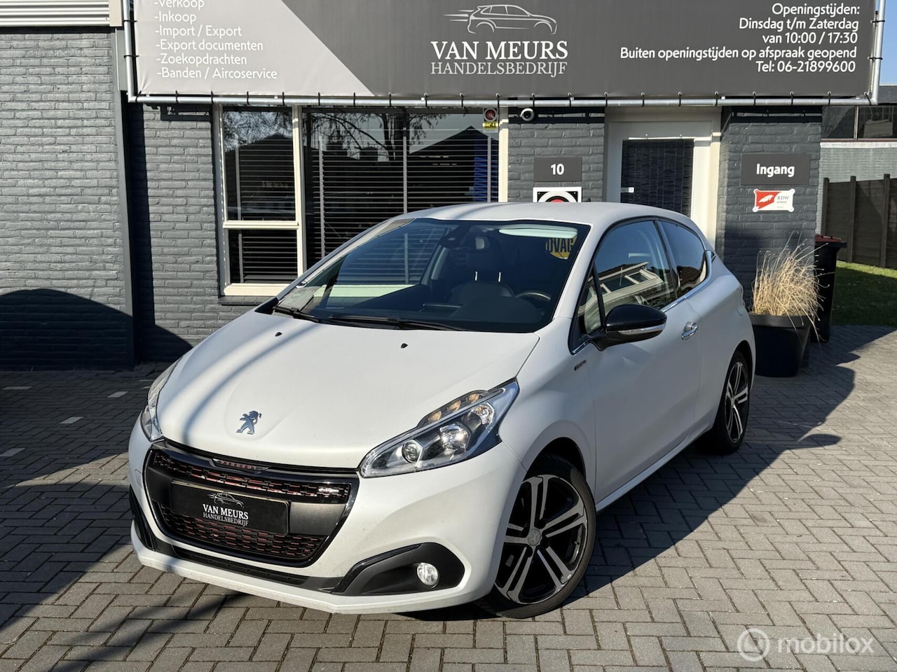 Peugeot 208 - 1.2 PureTech GT-Line 1.2 PureTech GT-line, Airco, cruise, navigatie, apk 06-2026 - AutoWereld.nl