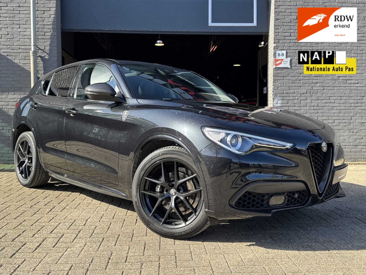 Alfa Romeo Stelvio - 2.0 T AWD Veloce Ti Navi.Panodak.CruiseC.Carbon.Camara.LMV!!! - AutoWereld.nl