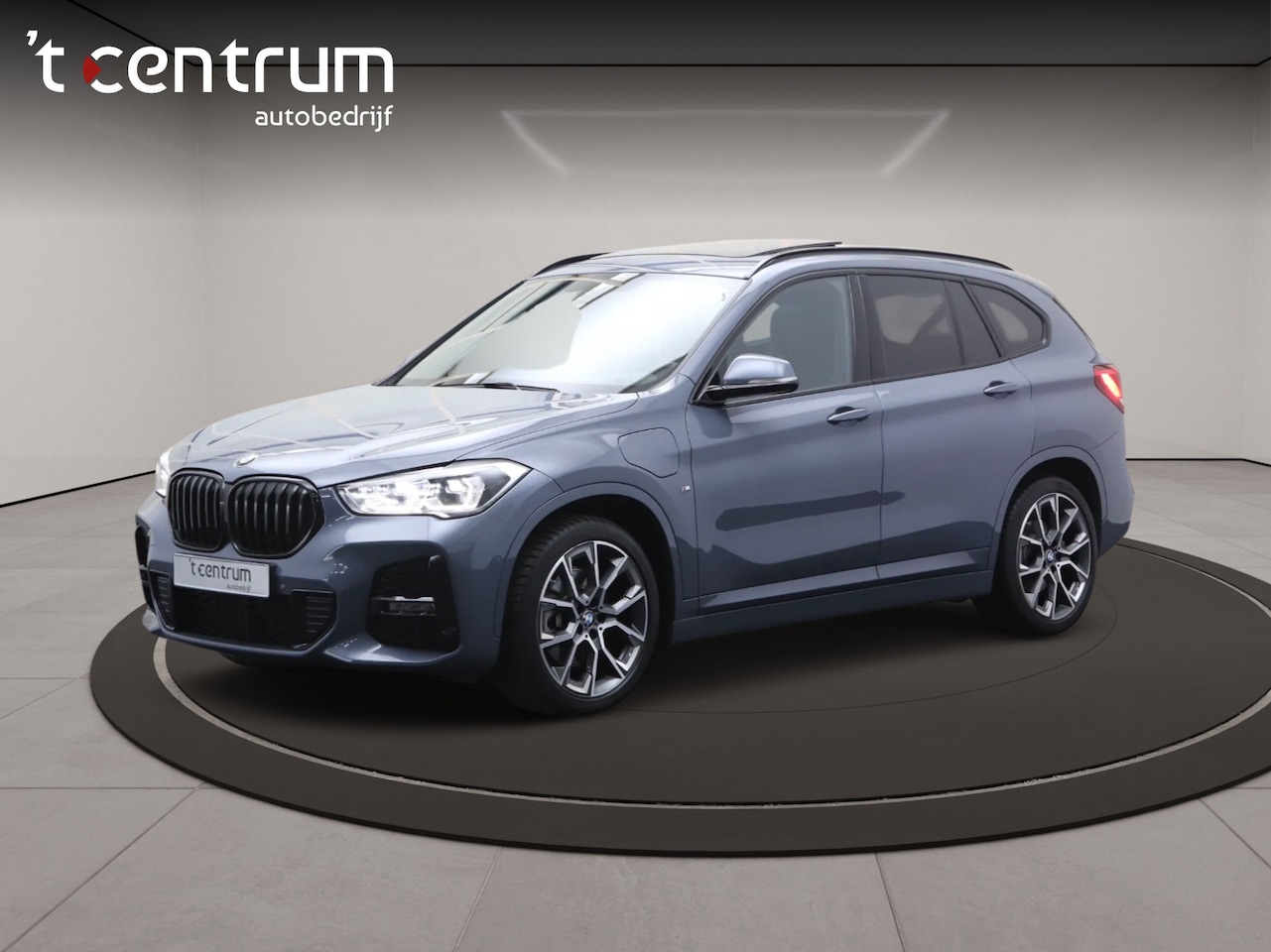 BMW X1 - xDrive25e 220 PK High Executive M-Sport PHEV, Leder, Panoramadak, Head-Up, Camera, Keyless - AutoWereld.nl