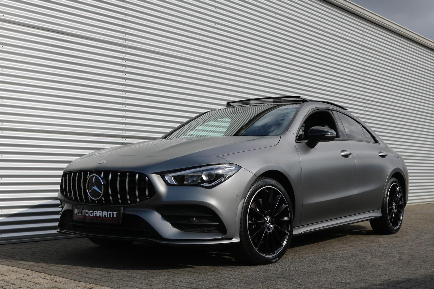 Mercedes-Benz CLA-Klasse - 250 e AMG Pakket AMG NightPakket (Pano Sportleder Camera Widescreen Sfeer M-Bux Keyless Fu - AutoWereld.nl