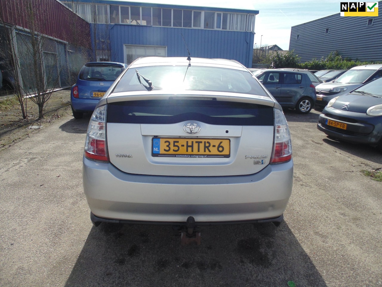 Toyota Prius - 1.5 VVT-i Tech Edition MET NAVI AIRCO CAMERA LEDER TREKHAAK - AutoWereld.nl