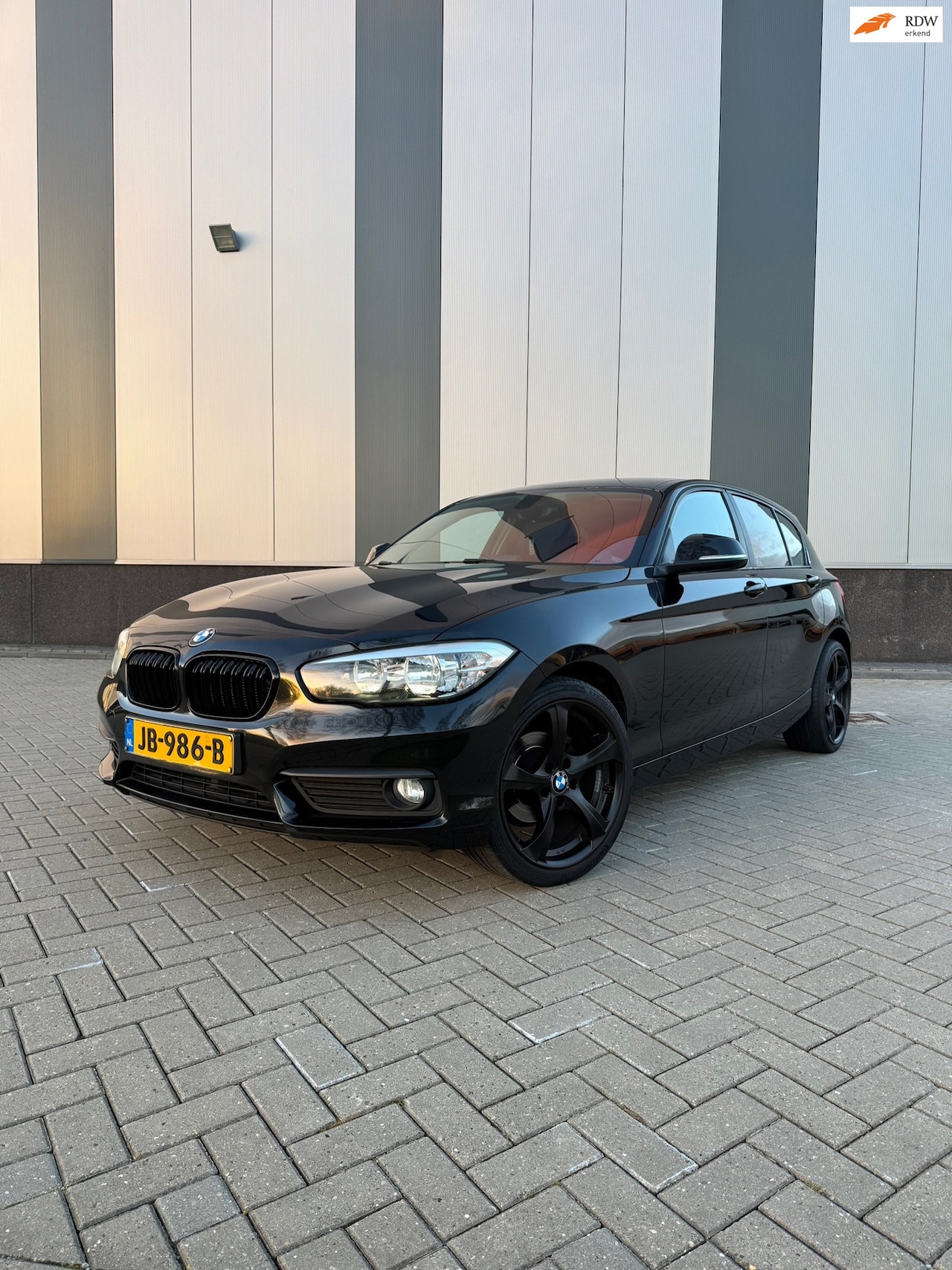 BMW 1-serie - 118i Automaat 2016 | NAP | Lederen bekleding | Nette staat - AutoWereld.nl