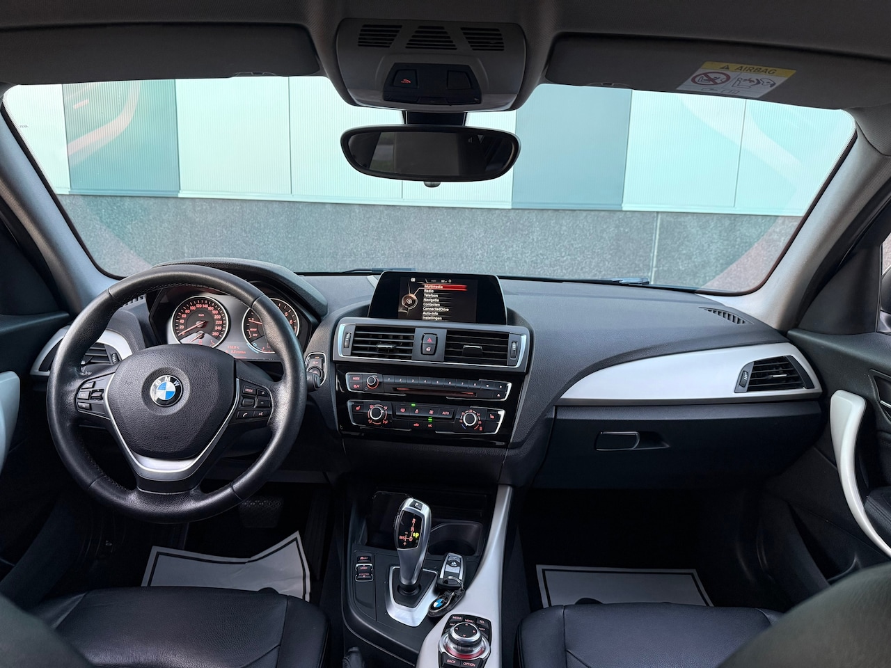 BMW 1-serie - 118i Automaat 2016 | NAP | Lederen bekleding | Nette staat - AutoWereld.nl