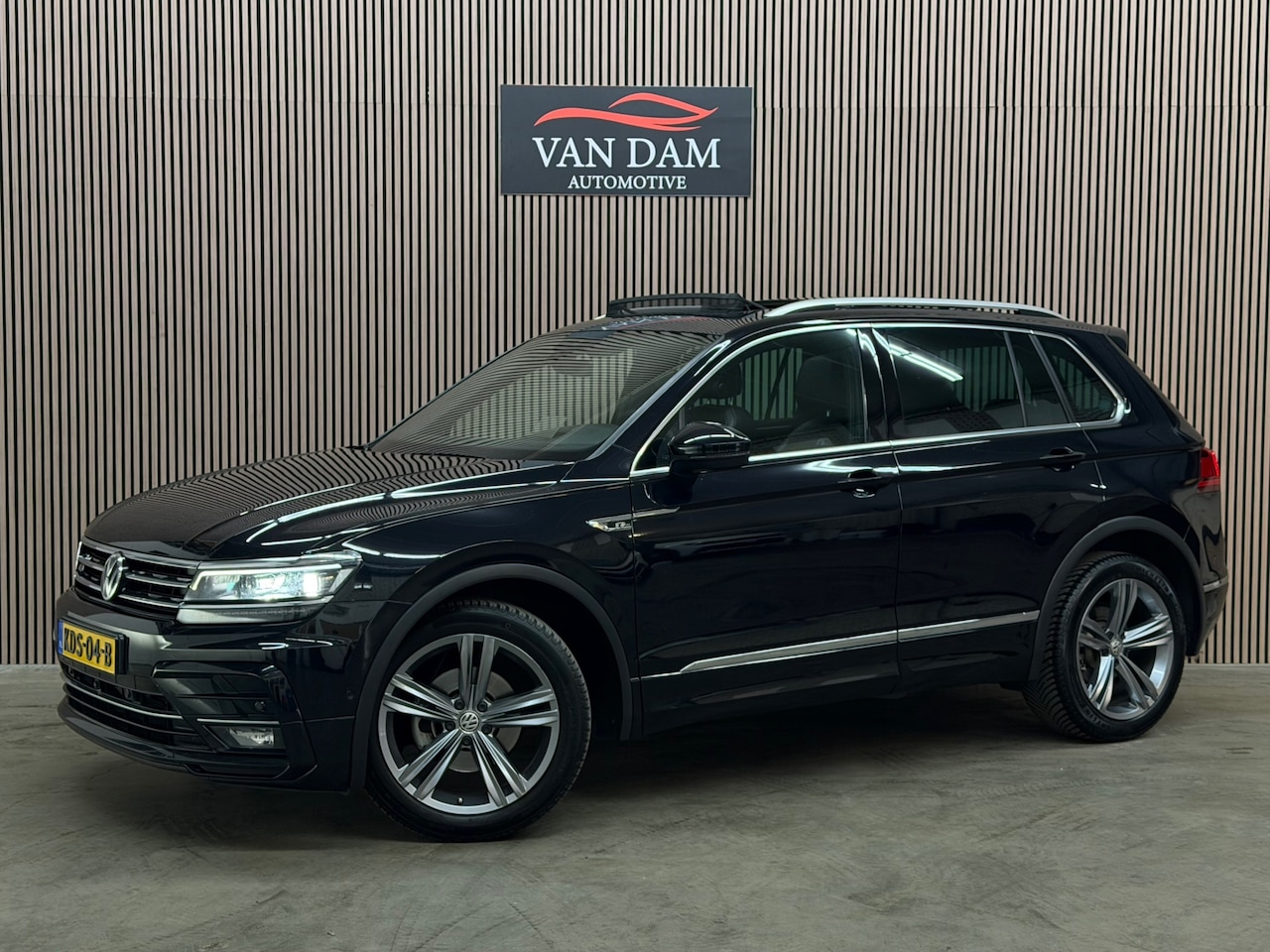 Volkswagen Tiguan - 1.5 TSI ACT 3xR-Line 2020 PANO LED LEDER VIRTUAL - AutoWereld.nl