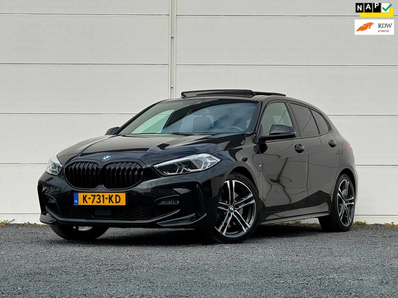 BMW 1-serie - 120i High Exe Org NL M-Sport Pano Leer Apple carplay Dealer onderhouden van de 1e eigenaar - AutoWereld.nl