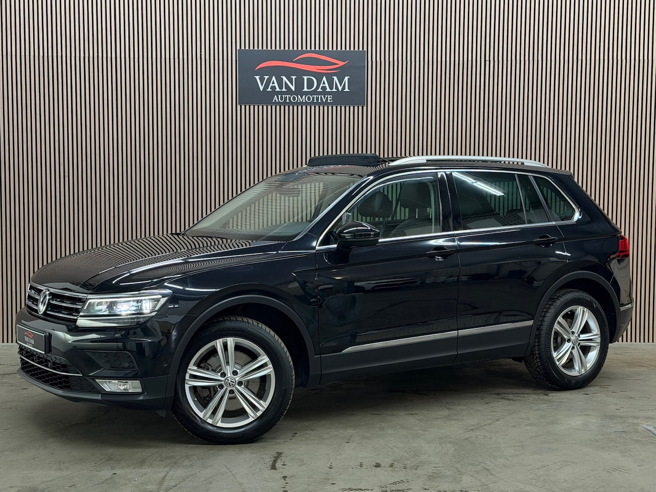 Volkswagen Tiguan - 2.0 TSI 4Motion R-Line 2016 FULL-OPTION - AutoWereld.nl