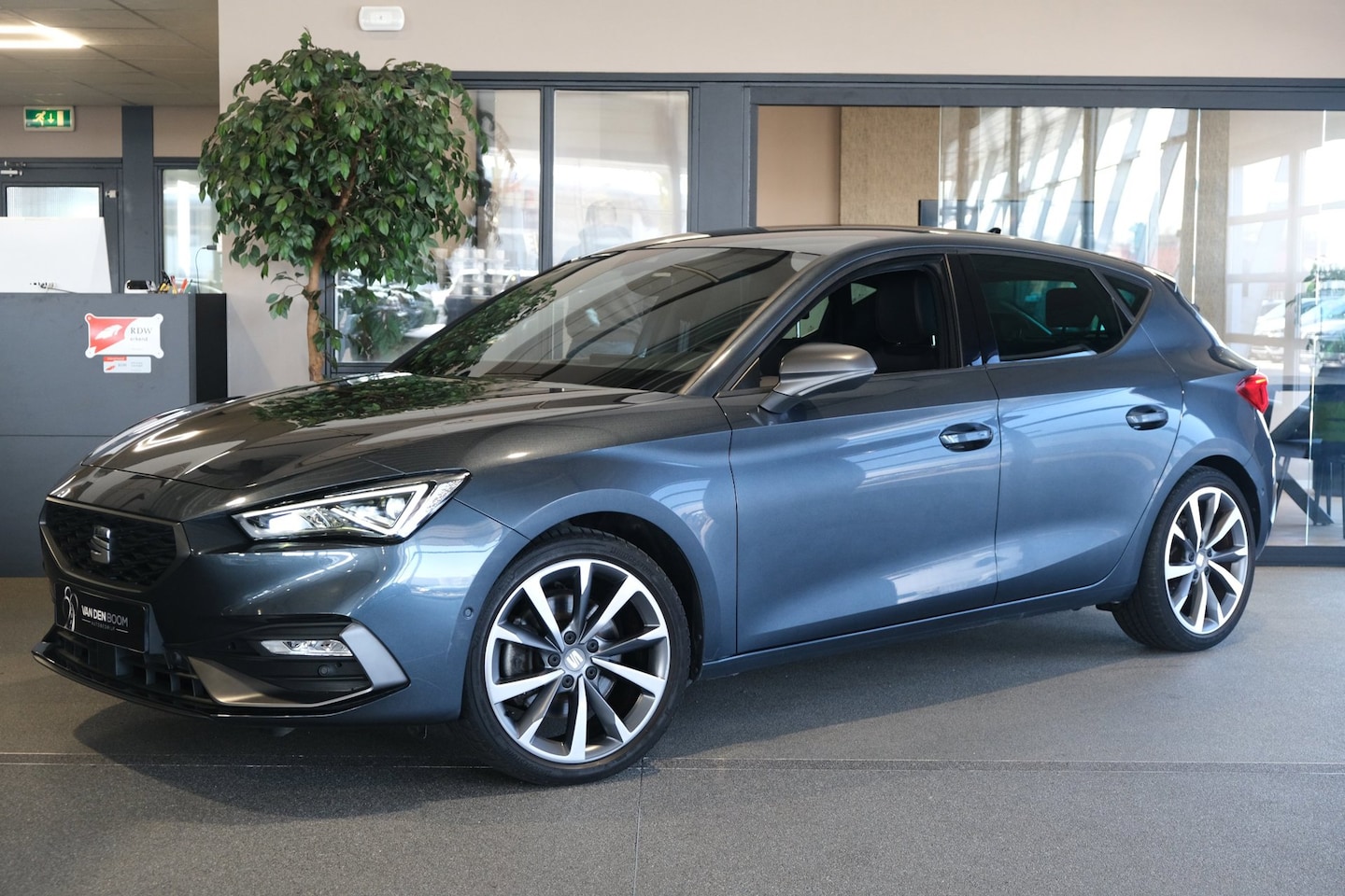 SEAT Leon - 1.5 eTSI FR 150PK DSG Led Navi Virtual ACC Keyless Stoelverwarming - AutoWereld.nl