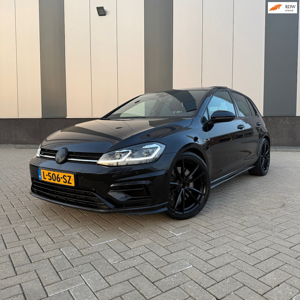 Volkswagen Golf - 7.5 R 2.0 TSI 4Motion 300PK DSG | Panorama | Digital Dash | BTW Auto - AutoWereld.nl