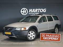 Volvo XC70 - 2.5 T + SCHUIFDAK / TREKHAAK / STOELVERWARMING / PDC