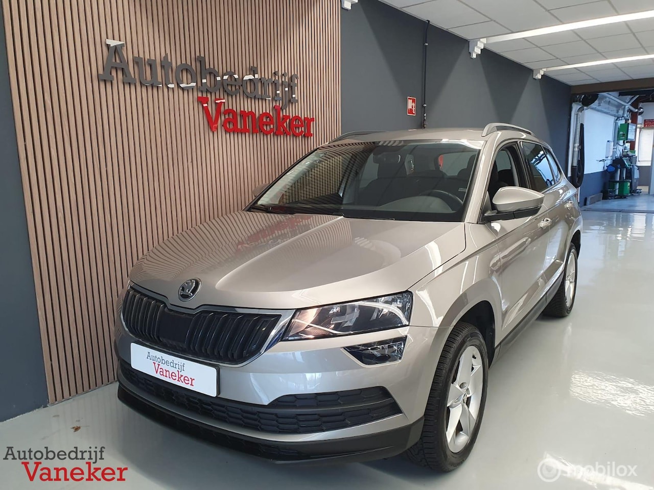 Skoda Karoq - 1.0 TSI Ambition|Carplay|Cruise|Trekhaak|Dealer onderhouden| - AutoWereld.nl