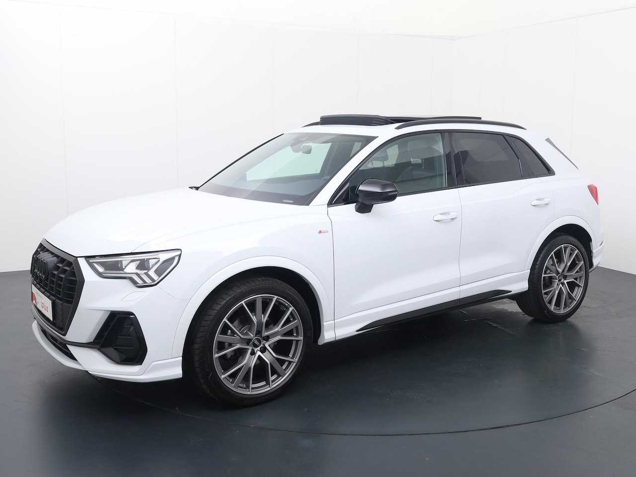 Audi Q3 - 35 TFSI S edition Competition | 150 PK | Automaat | Panoramadak | Matrix LED koplampen | 2 - AutoWereld.nl