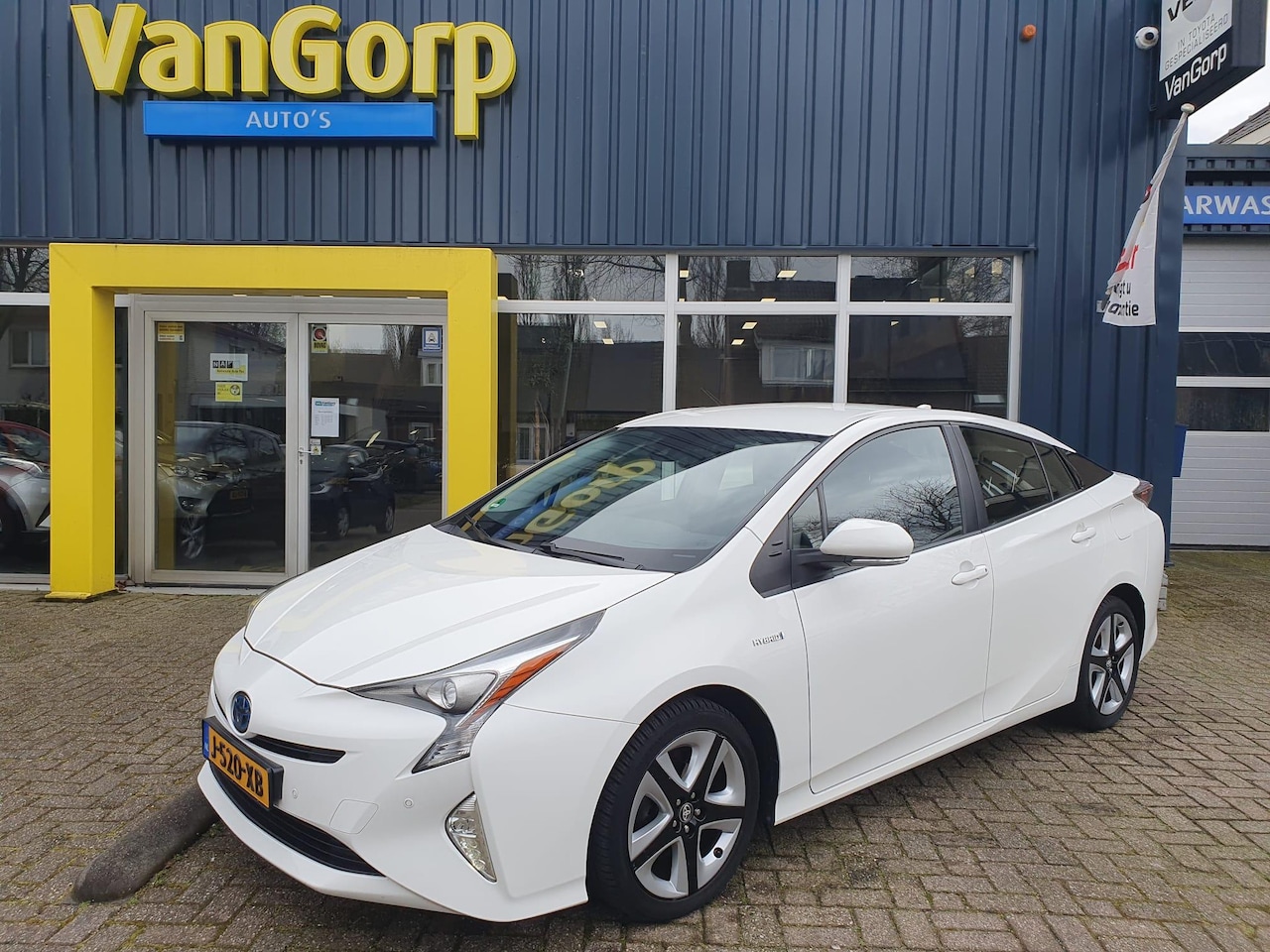 Toyota Prius - 1.8 Dark Edition All-in prijs! - AutoWereld.nl