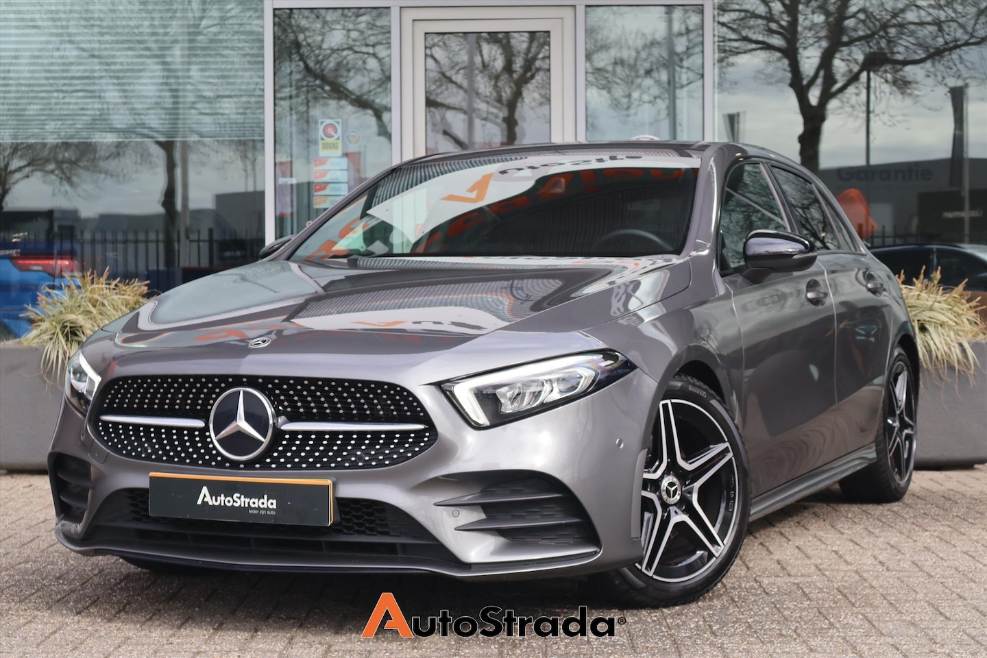Mercedes-Benz A-klasse - A 180 AMG-Line 136pk | Sfeer | Cruise | Climate | Navigatie | Camera | Night Pakket | Stoe - AutoWereld.nl