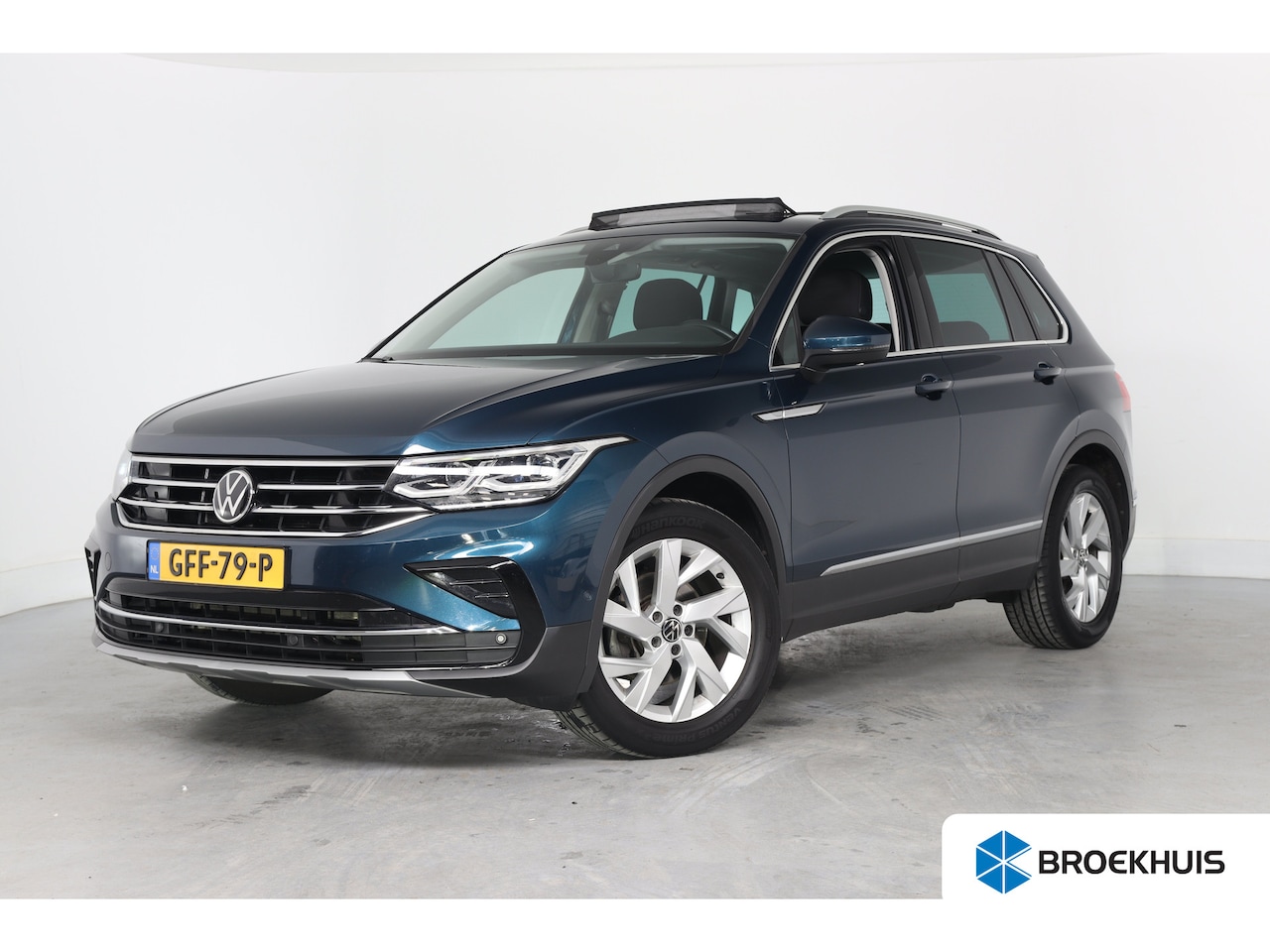 Volkswagen Tiguan - 1.5 TSI Elegance | Trekhaak | Navigatie | Panorama dak | Camera | Climate control | Stoelv - AutoWereld.nl