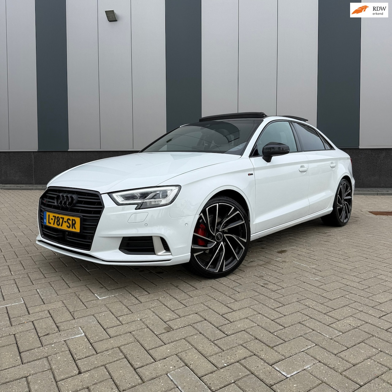 Audi A3 Limousine - 1.4 TFSI CoD S-Tronic 2016 Automaat | Panorama | Top staat - AutoWereld.nl
