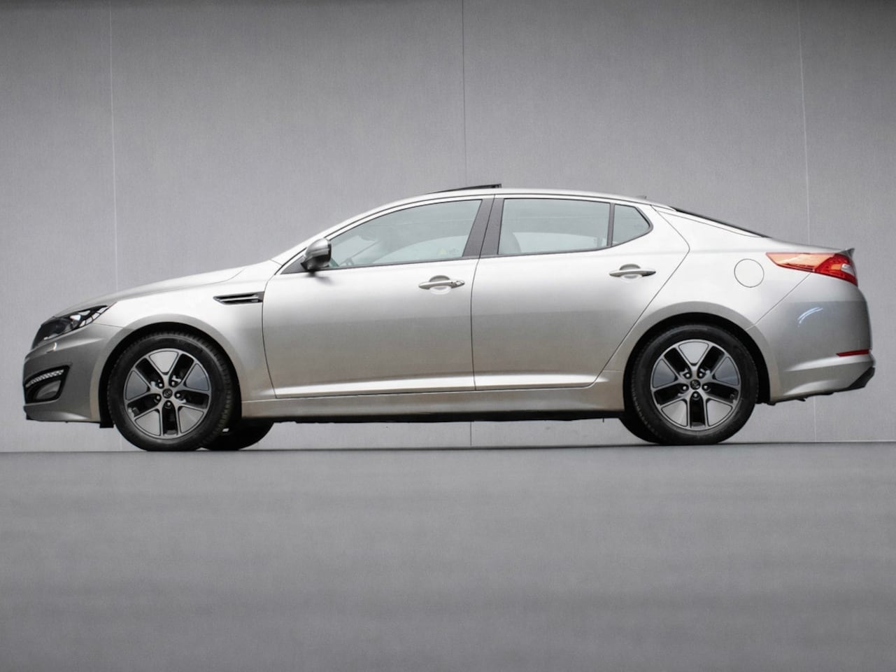 Kia Optima - 2.0 CVVT Hybrid Super Pack Sport (PANORAMADAK,NAVI,STOEL VERWARMING/VERKOELING,MEMORY SEAT - AutoWereld.nl