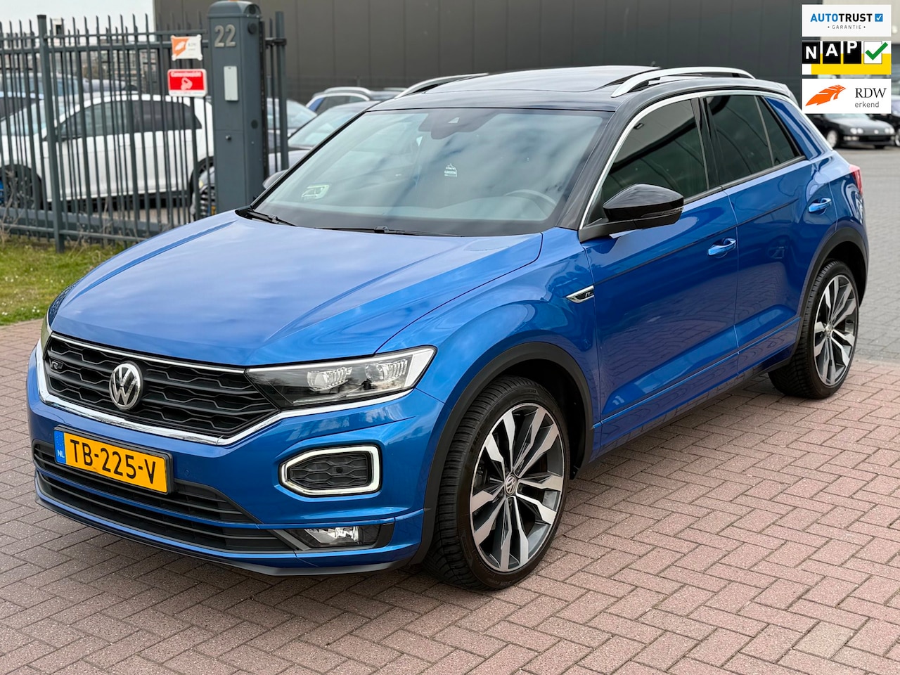 Volkswagen T-Roc - 1.5 TSI Sport R-Line 150PK DSG Pano Virt NAP - AutoWereld.nl