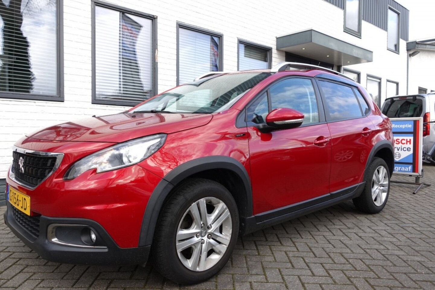 Peugeot 2008 - 1.2 PURET. SIGNATURE - AutoWereld.nl