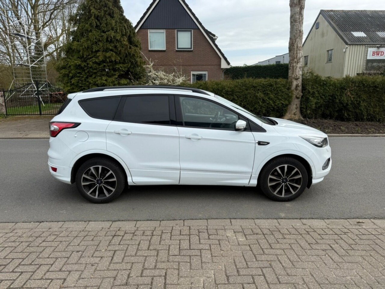 Ford Kuga - ecoboost ST Line*automaat*trekhaak*ECC*apple/android*cruise*Opendak* - AutoWereld.nl
