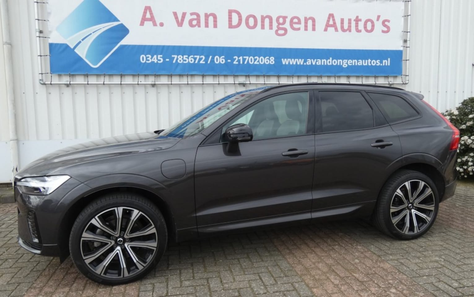 Volvo XC60 - T6 AWD R-DESIGN,Facelift Pano,360,Leer,HeadUp,Trhaak - AutoWereld.nl