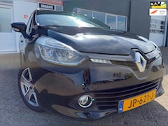 Renault Clio Estate - 0.9 TCe Night&Day van 2de Eig met parkeersensoren en trekhaak en navigatie en bluetooth te