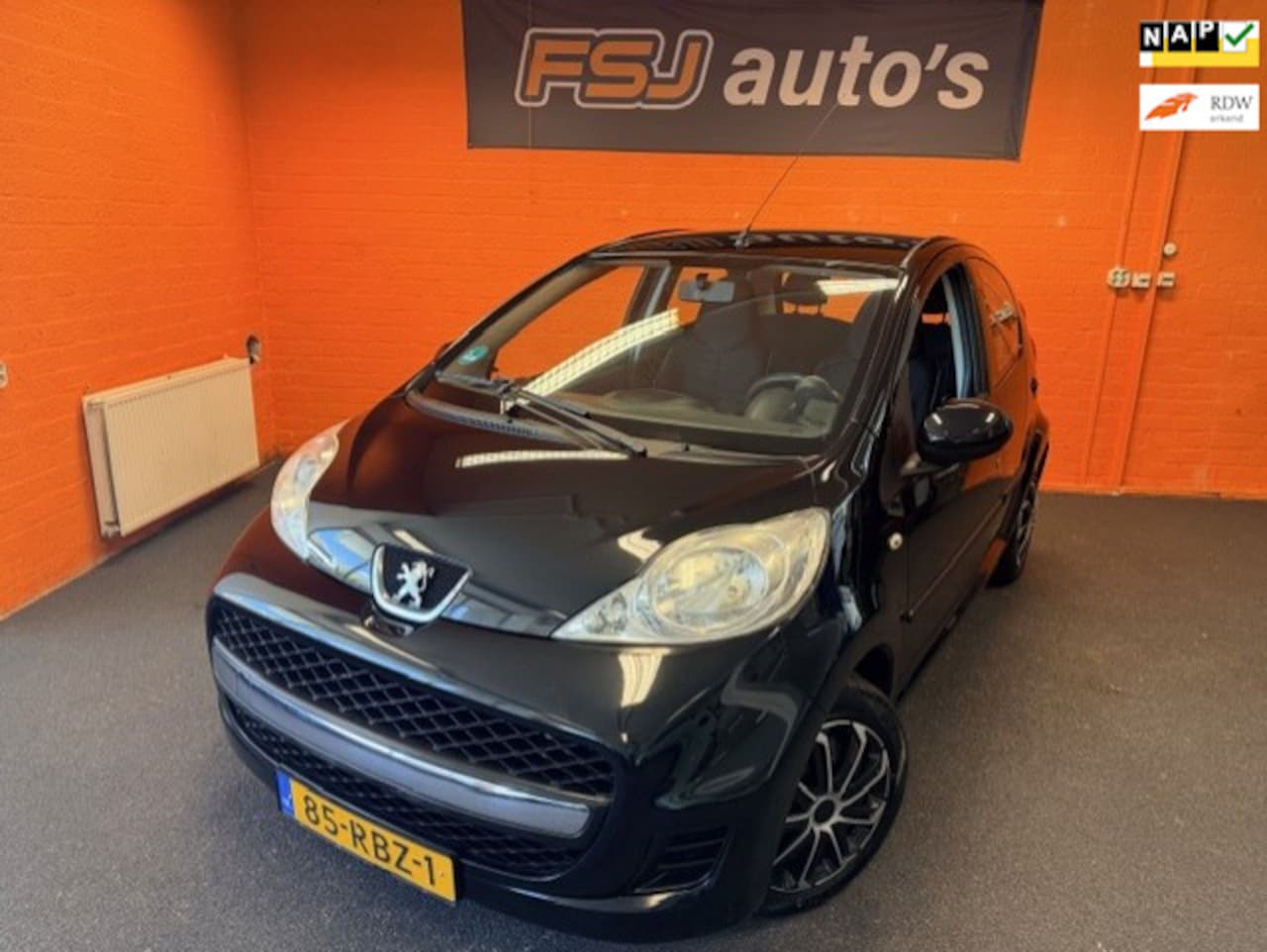 Peugeot 107 - 1.0-12V Millesim 200 / 5-DRS / AIRCO / APK 01-05-2027 - AutoWereld.nl
