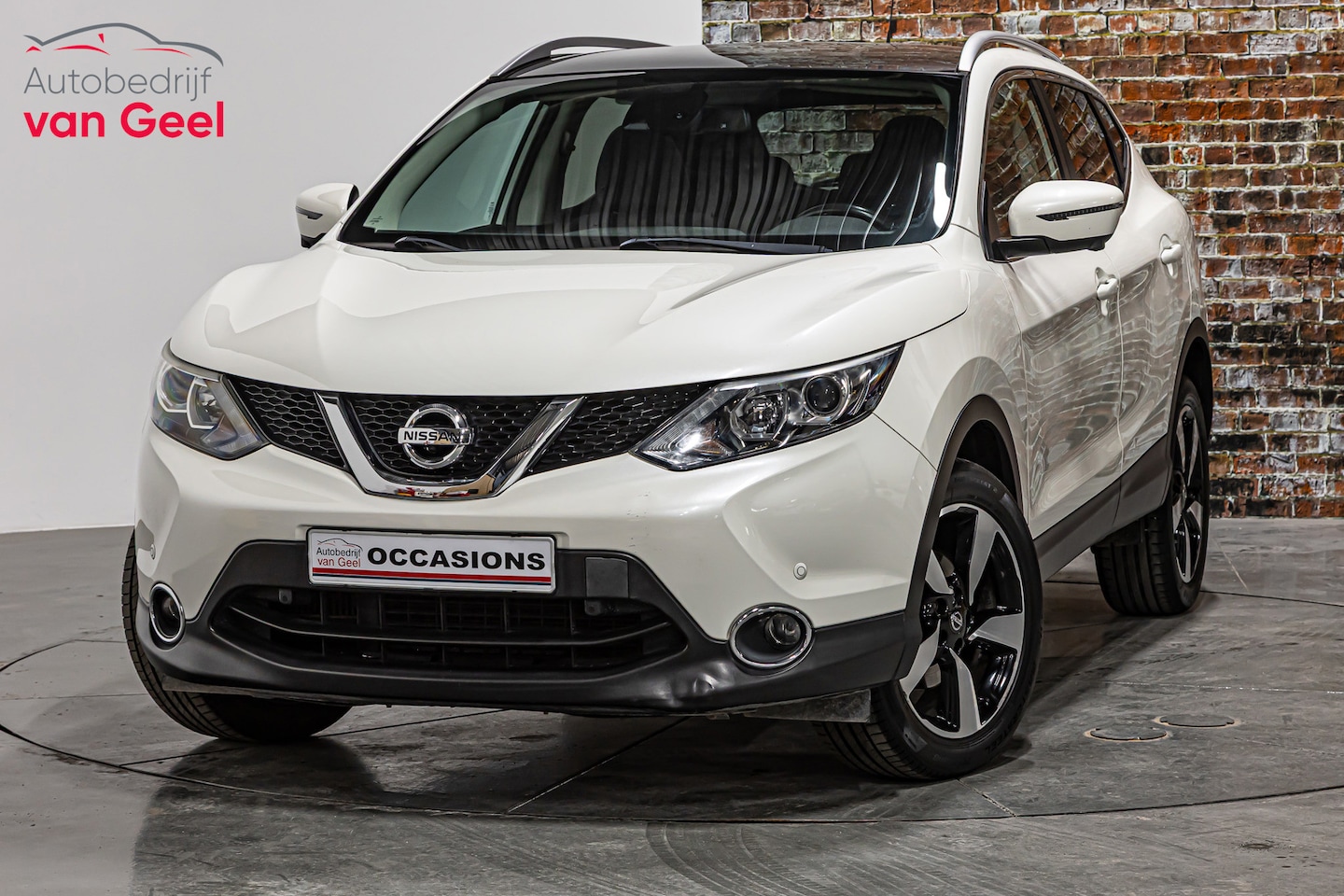 Nissan Qashqai - 1.6 N-Connecta | Panoramadak | 360 graden camera | Cruise Control | Trekhaak - AutoWereld.nl