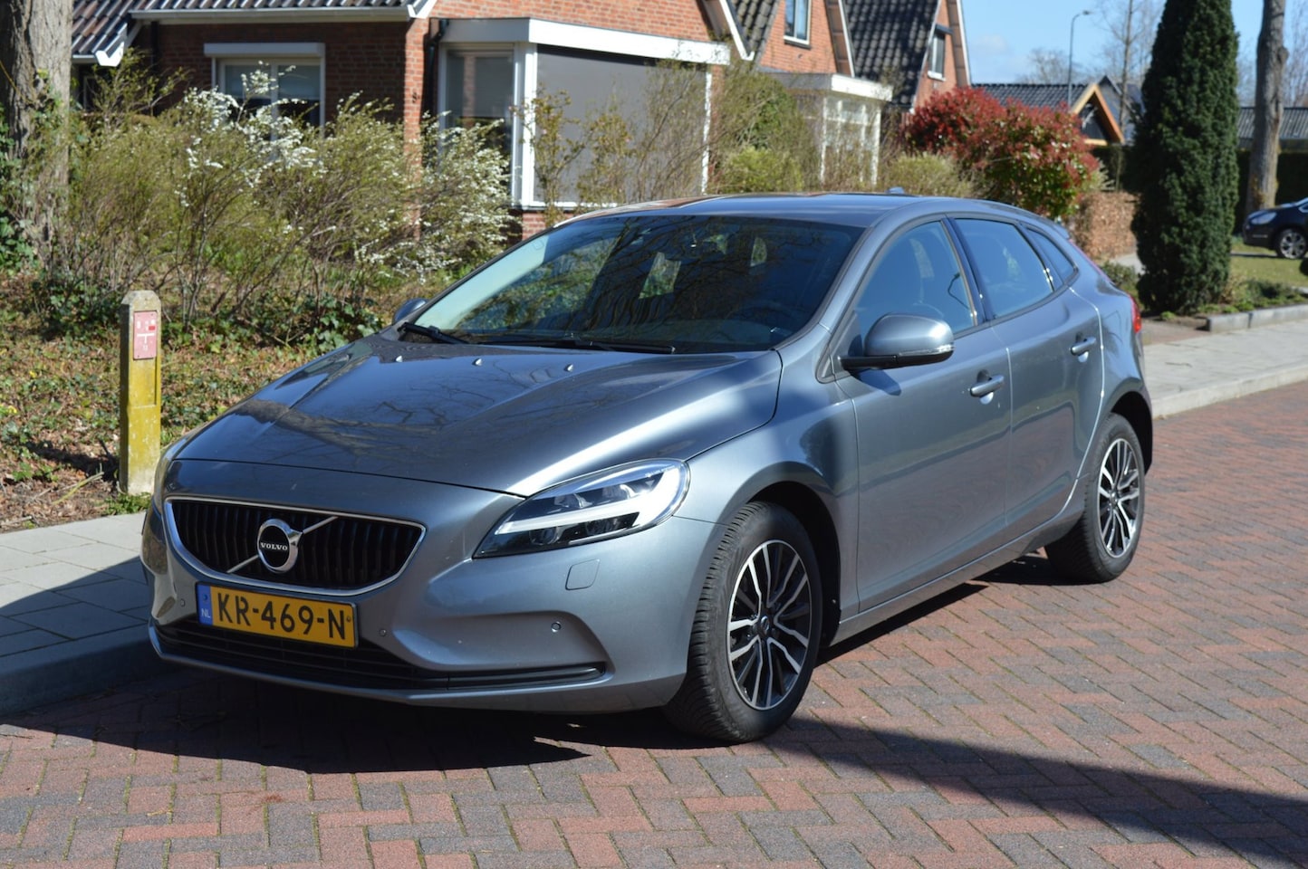 Volvo V40 - 2.0 D2 Kinetic Org NL/NAP/dealer onderh/camera - AutoWereld.nl