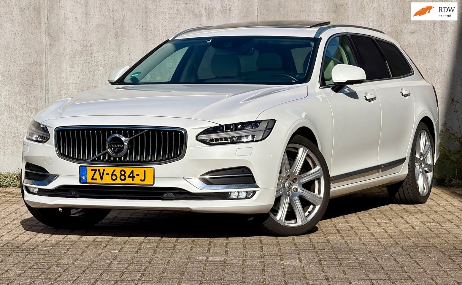 Volvo V90 - 2.0 T5 Inscription Polestar 253pk 400Nm LuxuryLine - AutoWereld.nl