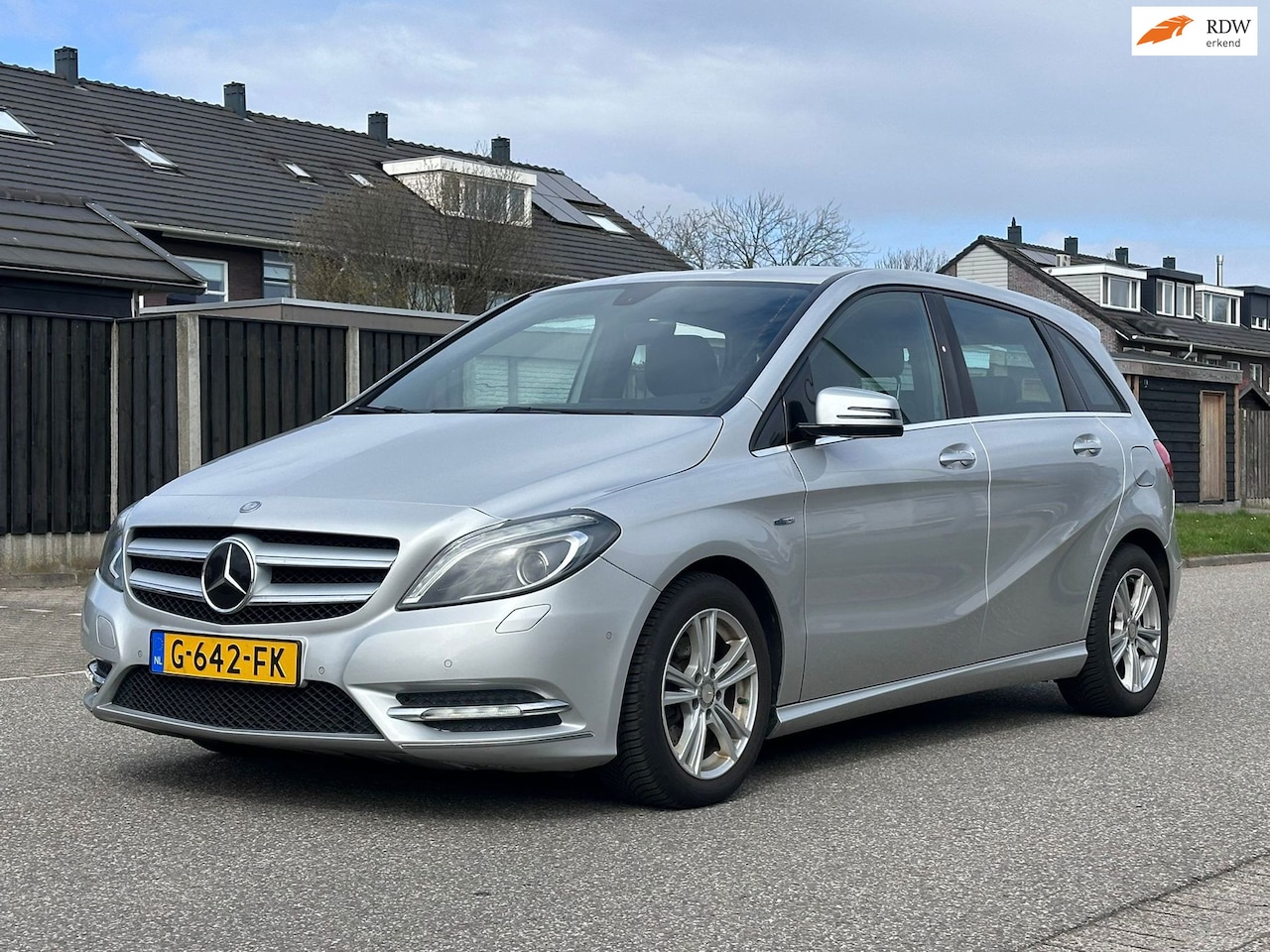 Mercedes-Benz B-klasse - 200 Ambition Automaat*Achteruit camera*Navigatie*Cruise*LM velgen*Parkeersensoren* - AutoWereld.nl