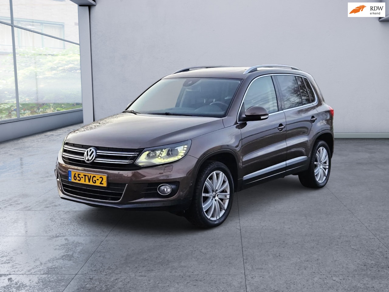 Volkswagen Tiguan - 1.4 TSI Sport&Style Luxe uitvoering | Panorama dak | Cruise | Navi - AutoWereld.nl
