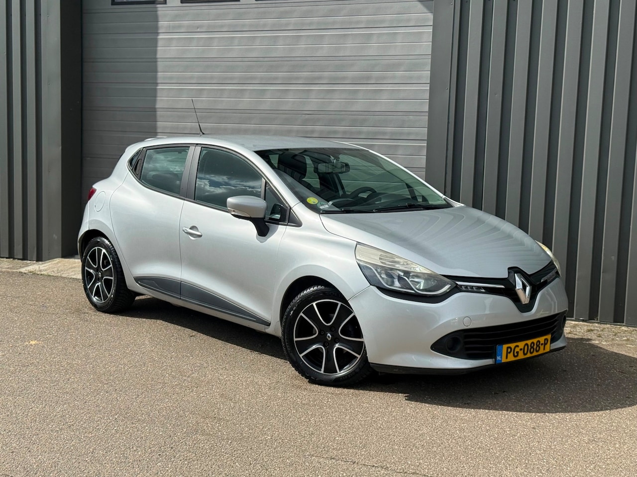 Renault Clio - 1.5 dCi ECO Authentique - AutoWereld.nl