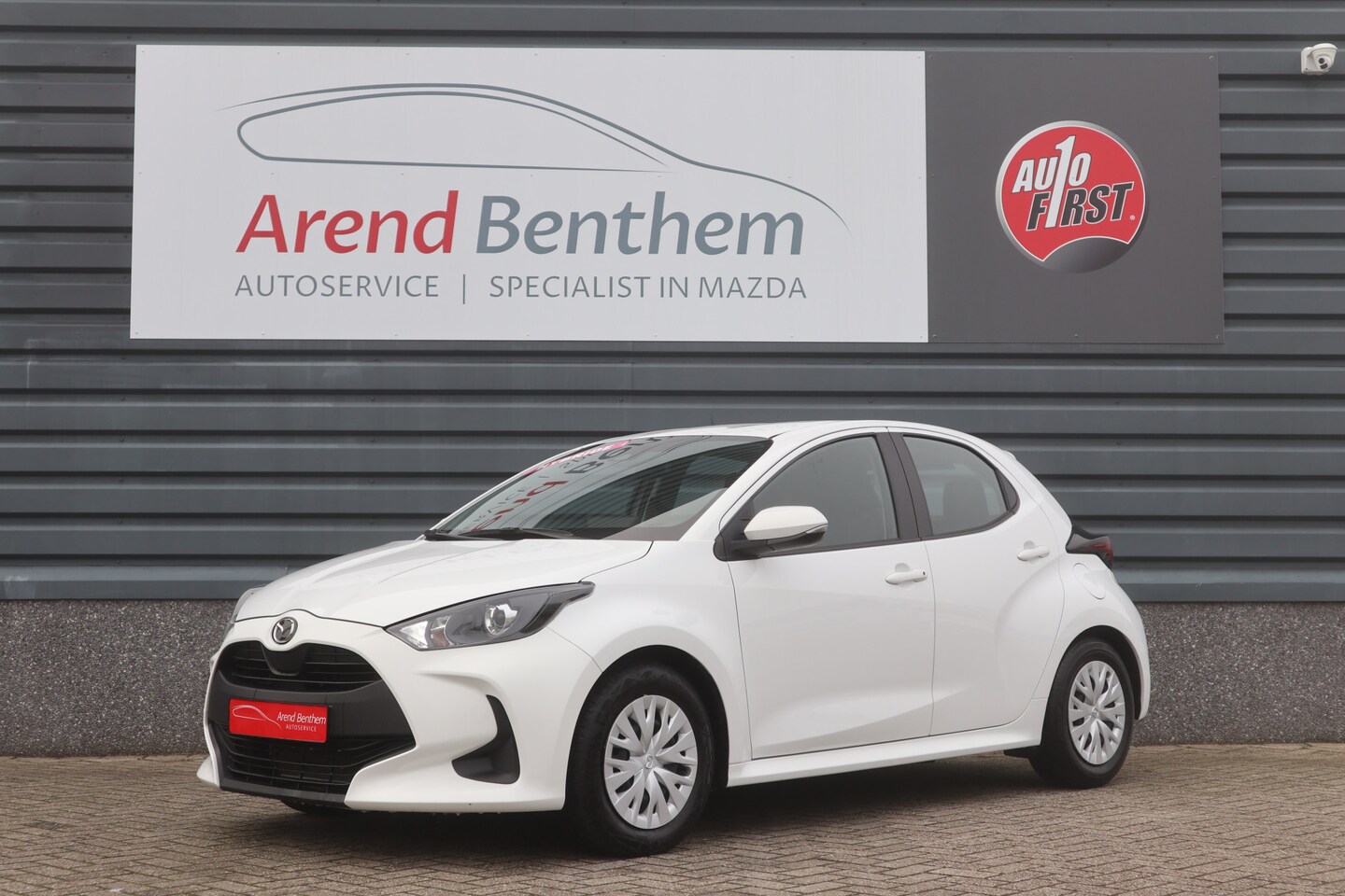 Toyota Yaris - Mazda 2 Hybrid 1.5 Prime-line Clima / Cruise / Apple - Android / Audio - AutoWereld.nl