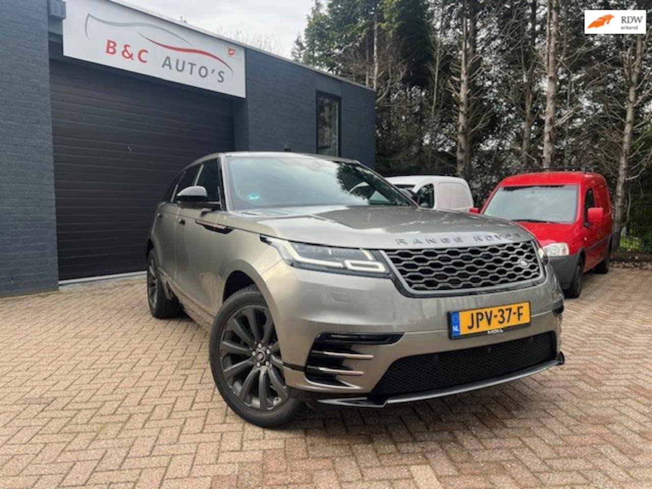 Land Rover Range Rover Velar - 2.0 D240 AWD R-DYNAMIC - AutoWereld.nl