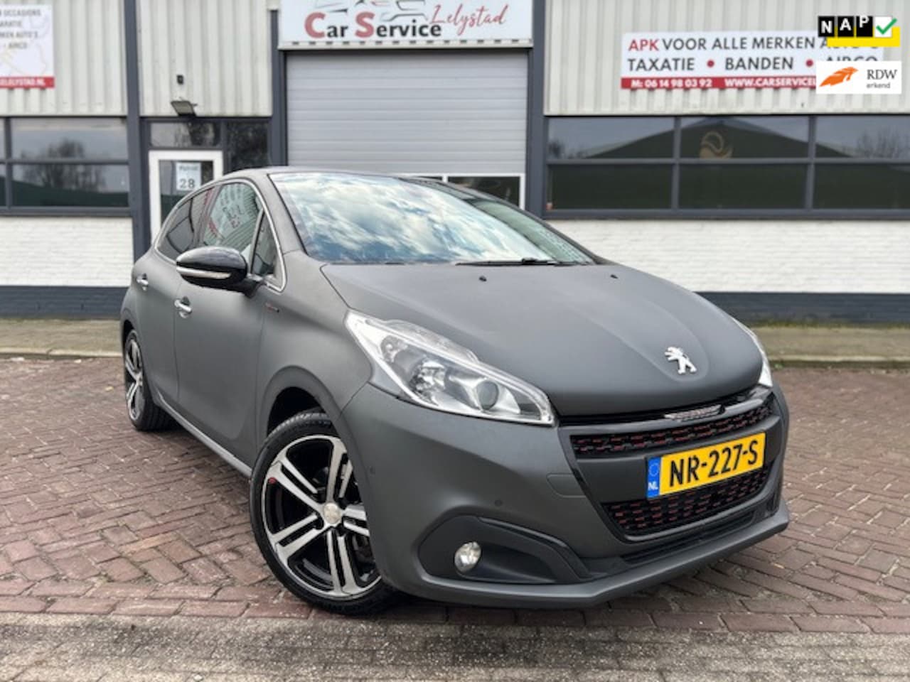 Peugeot 208 - 1.2 PureTech GT-Line 1.2 PureTech GT-line, NW DISTI/ JBL / Navi / PDC/ Camera / App- - AutoWereld.nl