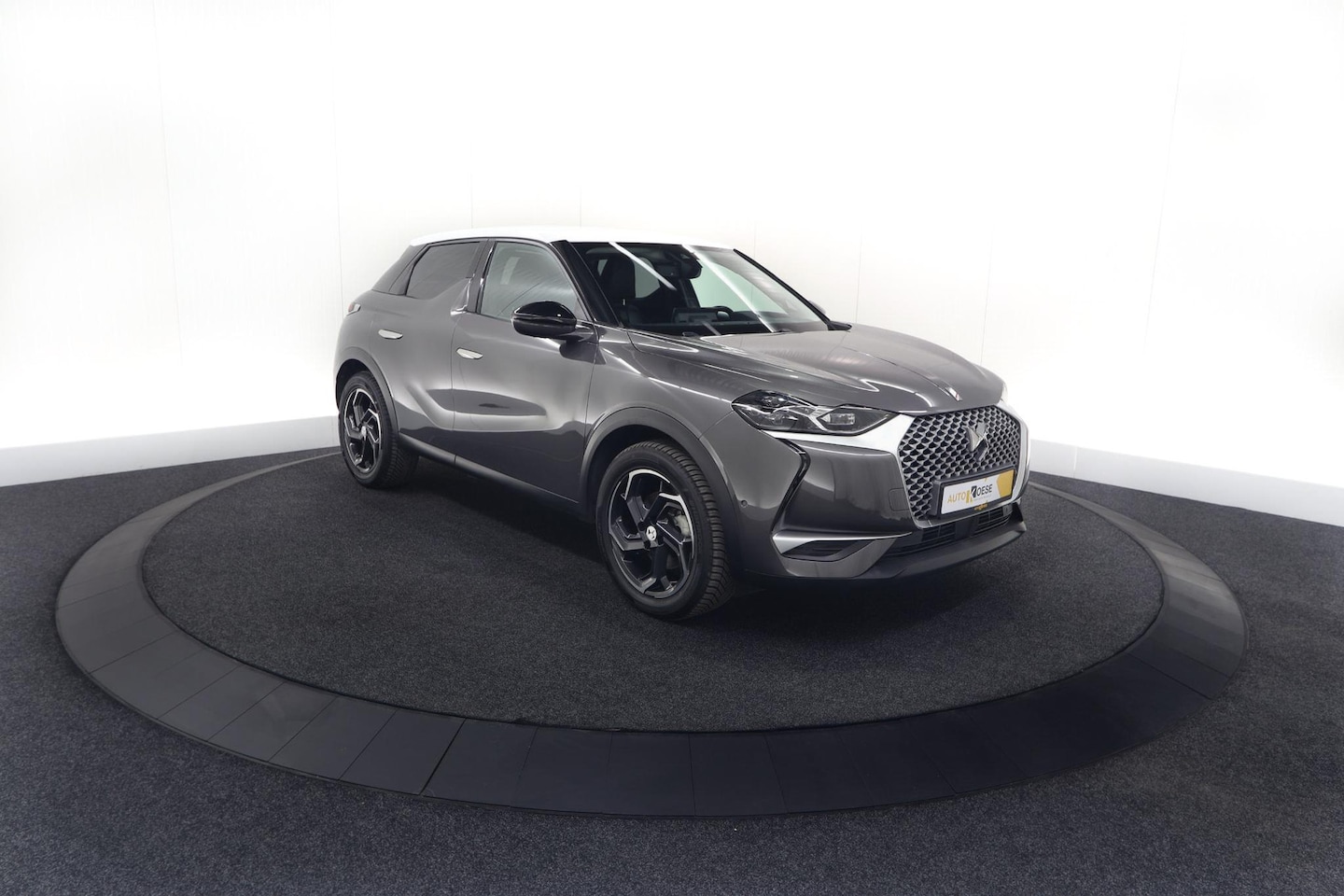 DS 3 Crossback - 50 kwh e-Tense So Chic | Camera | Dodehoekdetectie | Head-Up Display | Apple Carplay | Sto - AutoWereld.nl
