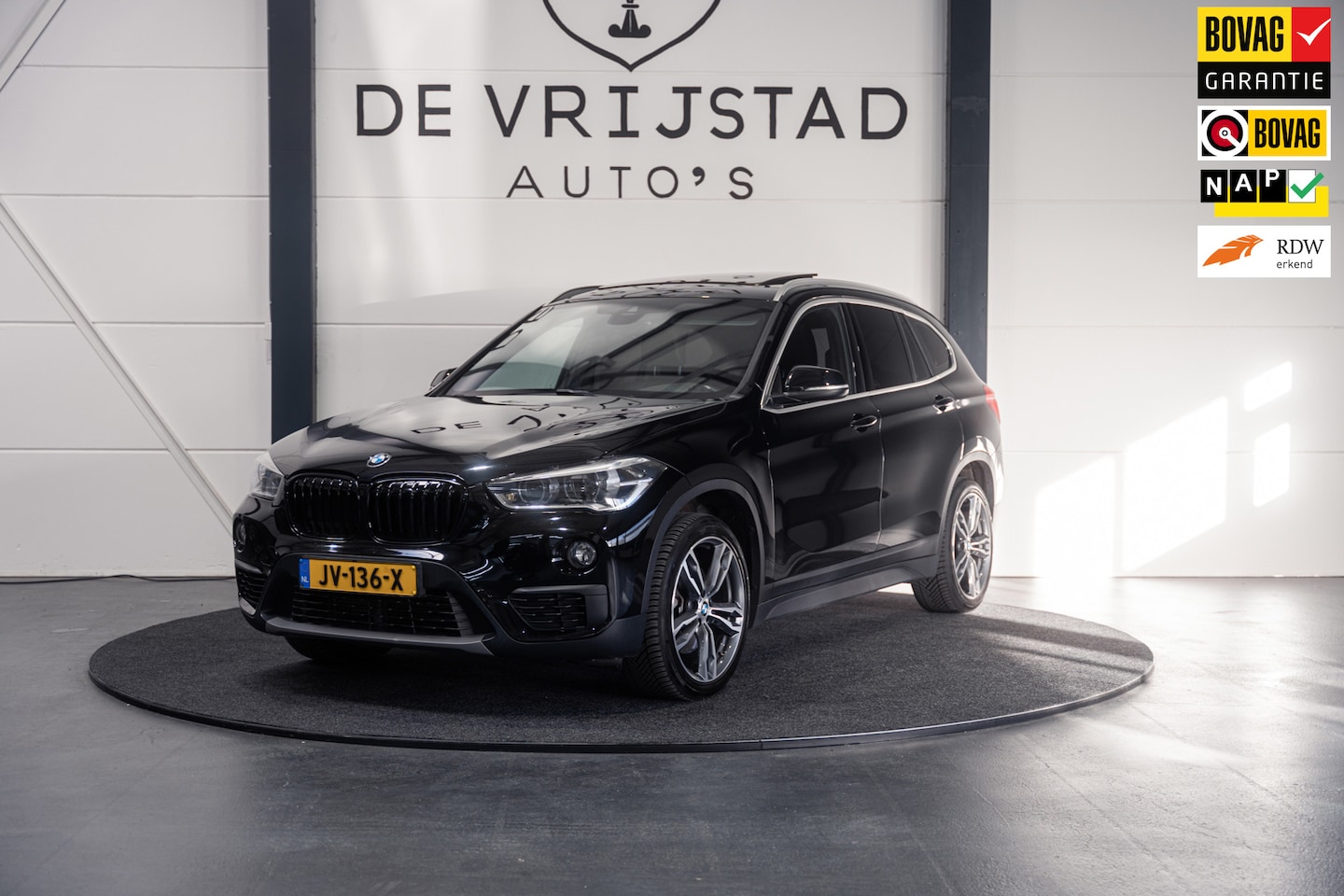 BMW X1 - SDrive20i Centennial High Executive VOL! PANO HUD - AutoWereld.nl