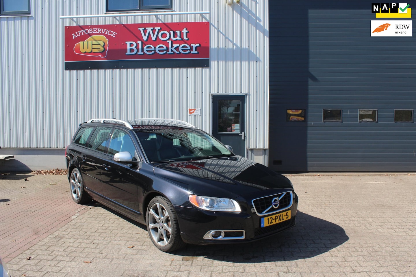 Volvo V70 - 2.0T R-Edition trekhaak, stoel verw - AutoWereld.nl