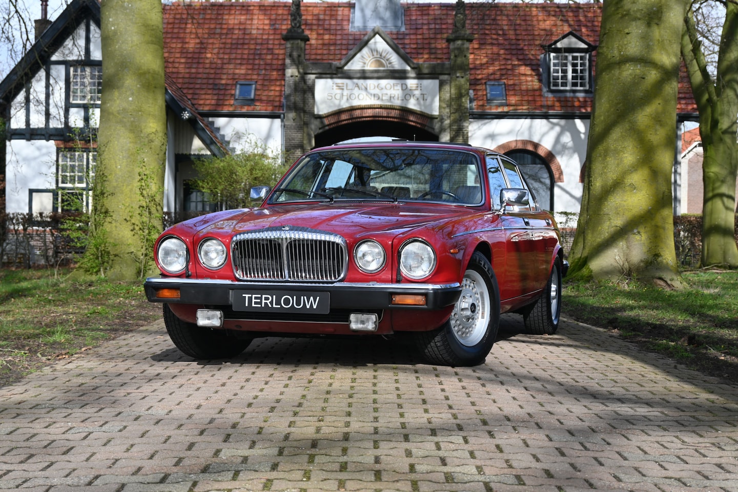 Daimler Double Six - Jaguar 5.3 V12 | Jaguar Classic Radio - AutoWereld.nl