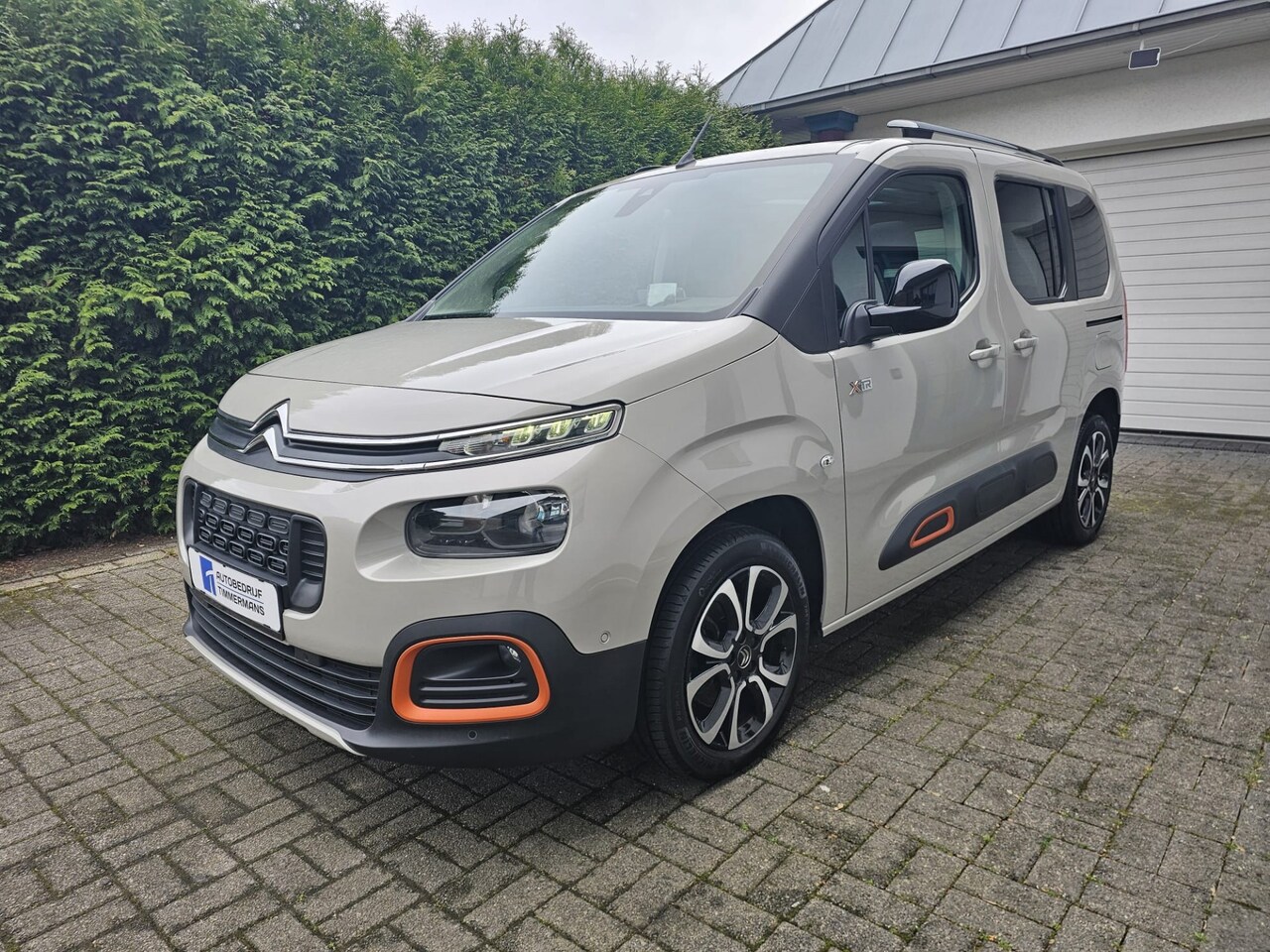 Citroën Berlingo - 1.2 PureTech Shine Automaat - AutoWereld.nl