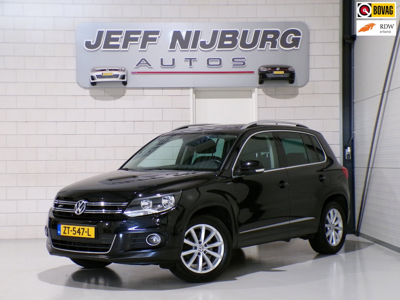 Volkswagen Tiguan - 1.4 TSI 150PK R-Line Edition "Automaat" Apple-carplay Trekhaak Stoelverwarming Parkeersens - AutoWereld.nl