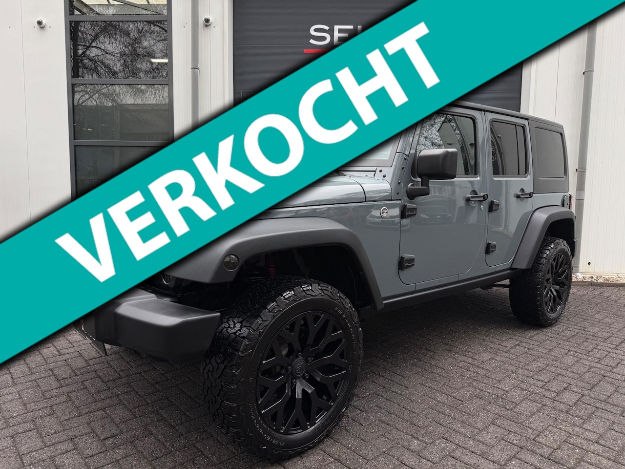 Jeep Wrangler Unlimited - 3.6 Sahara AUT 4x4 Brute/LED/Verhoogd/Bluetooth/Navigatie/20 Inch/Cruise/Airco/Alpine Soun - AutoWereld.nl