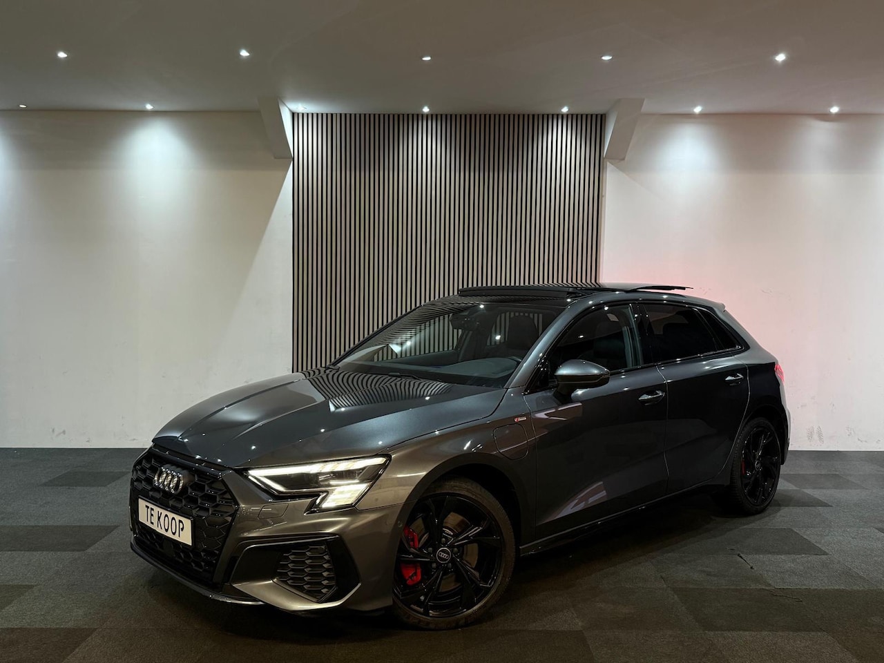 Audi A3 Sportback - 35 TFSI S edition Pano l Ambient l Led l Facelift l Sonos l Camera - AutoWereld.nl