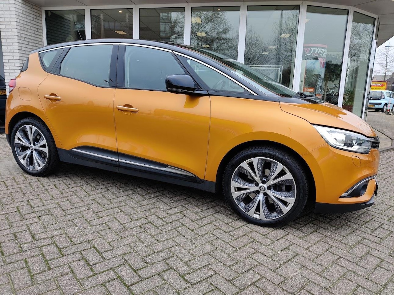 Renault Scénic - 1.2 TCe Intens / 20 inch velgen / Stoelmassage! - AutoWereld.nl