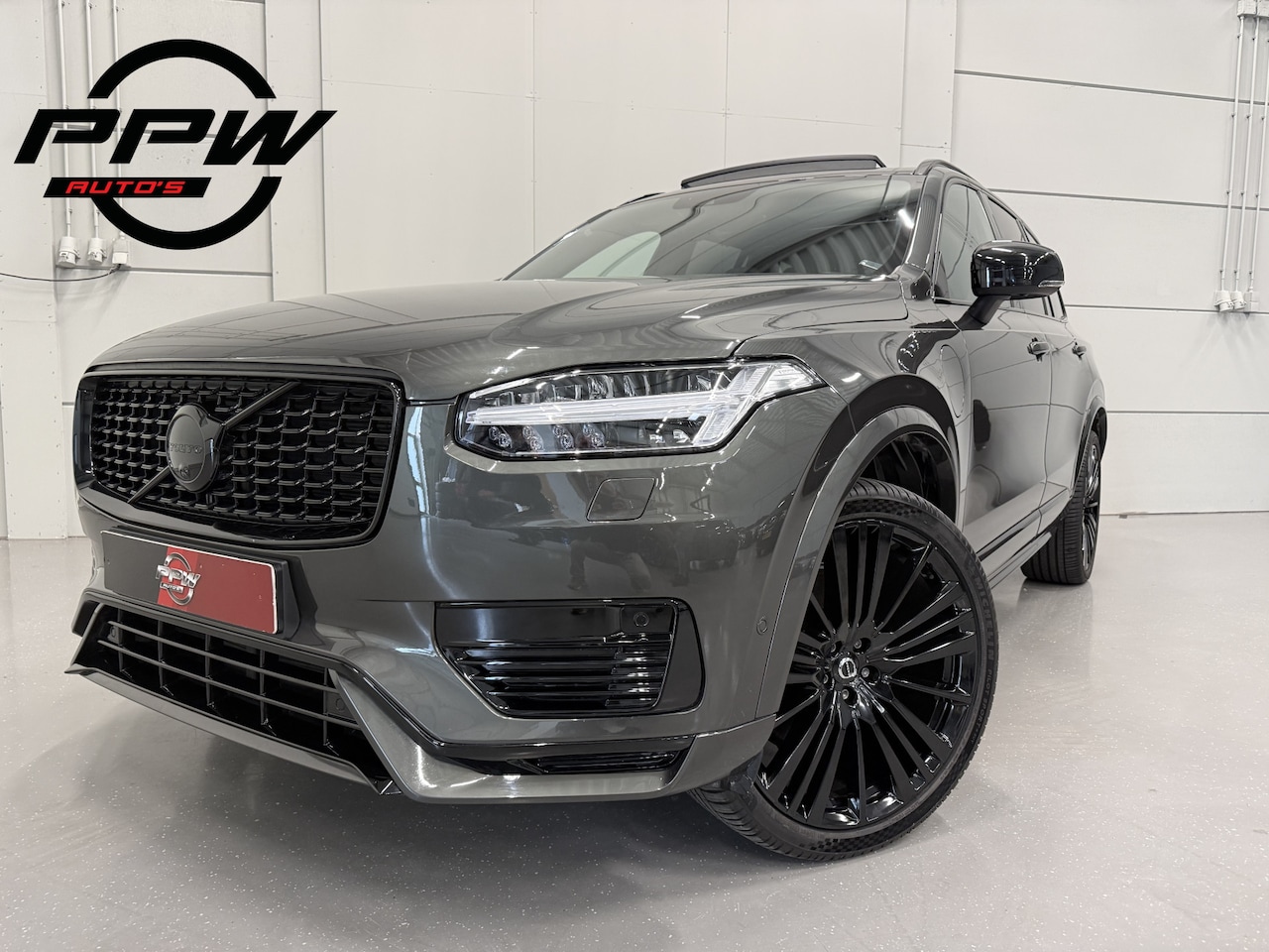 Volvo XC90 - T8 Recharge AWD R-Design PANO/LUCHTVERING/B&W/TREKHAAK/22"BLACK/HEAD-UP/MASSAGE+VENTILATIE - AutoWereld.nl